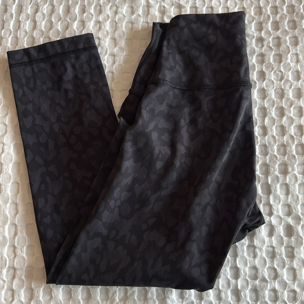 EUC Lululemon Wunder Under High-Rise Tight crop 21”
